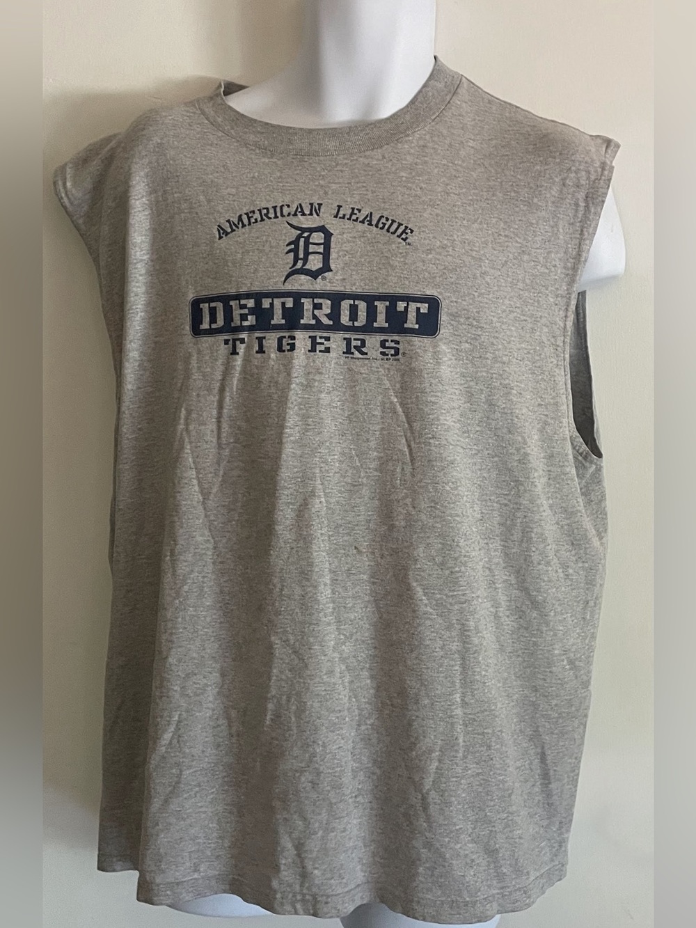 Detroit Tigers Gray Sleeveless Tank Top - Classic Team Logo